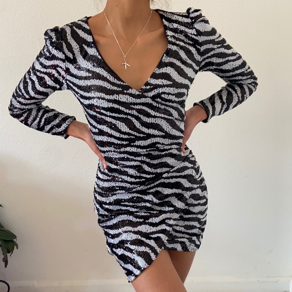 Sequins zebra print dress 🦓